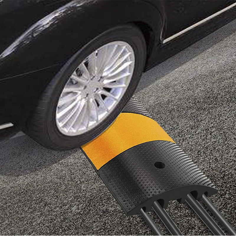 Durable Safety Rubber Speed Bump, High Visibility Yellow & Black, Traffic Calming, Parking Lot & Driveway Ramp