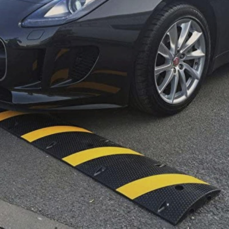 Heavy-Duty Rubber Speed Bump, Traffic Calming Car Park Hump with Reflective Stripes