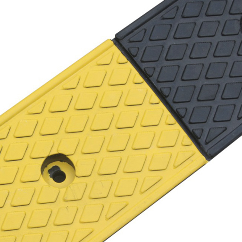 Heavy Duty Industrial Rubber Kerb Ramp, Portable Curb Access for Wheelchair, Cars, Trucks