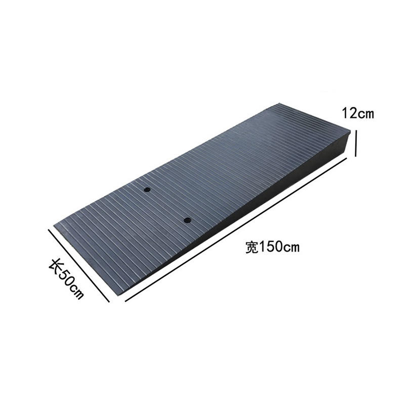 Portable Heavy-Duty Anti-Slip Rubber Kerb Ramp for Driveway, Sidewalk, and Loading Dock