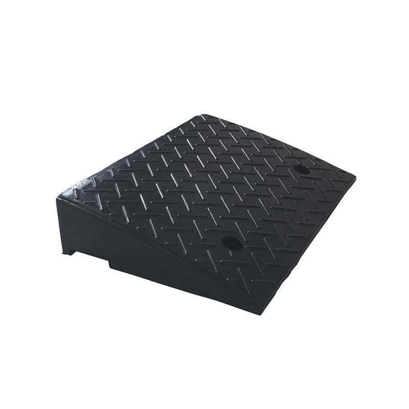 Heavy-Duty Rubber Kerb Ramp, Portable Anti-Slip Surface, Wheelchair Access, Load Capacity for Driveways, Sidewalks, and Car Parks