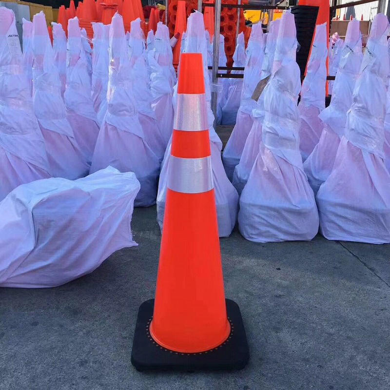 450mm Height 280*280mm Rubber Base 1*80mm Reflector Flexible Pvc Traffic Cone